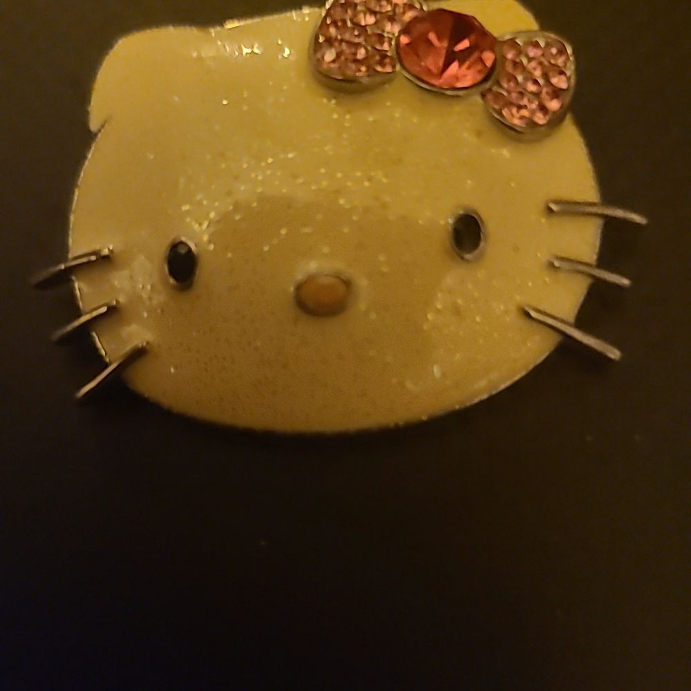 Hello Kitty Pin - Picture 4 of 5